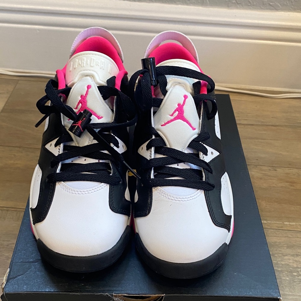 Jordan 6 Retro Low in Black and Pink